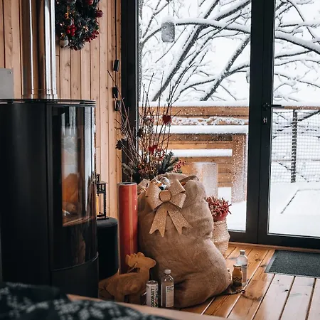 Wild House Деревянный коттедж